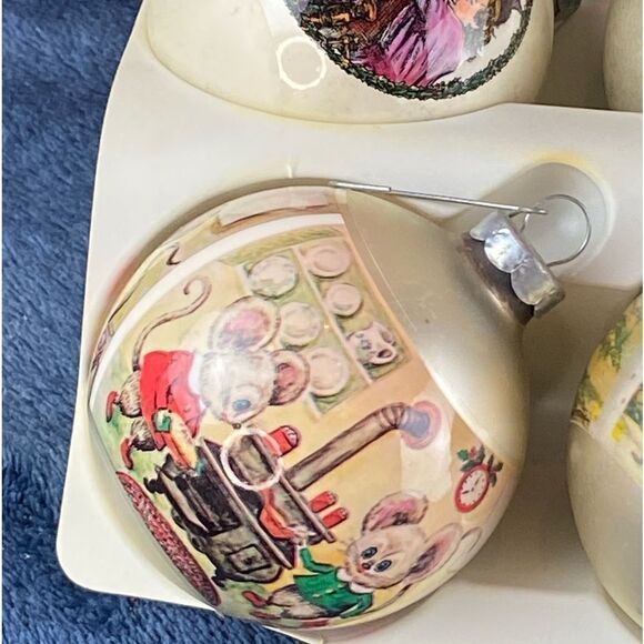 Set of six beautiful vintage glass Christmas ornaments by Corning - Picture 3 of 6